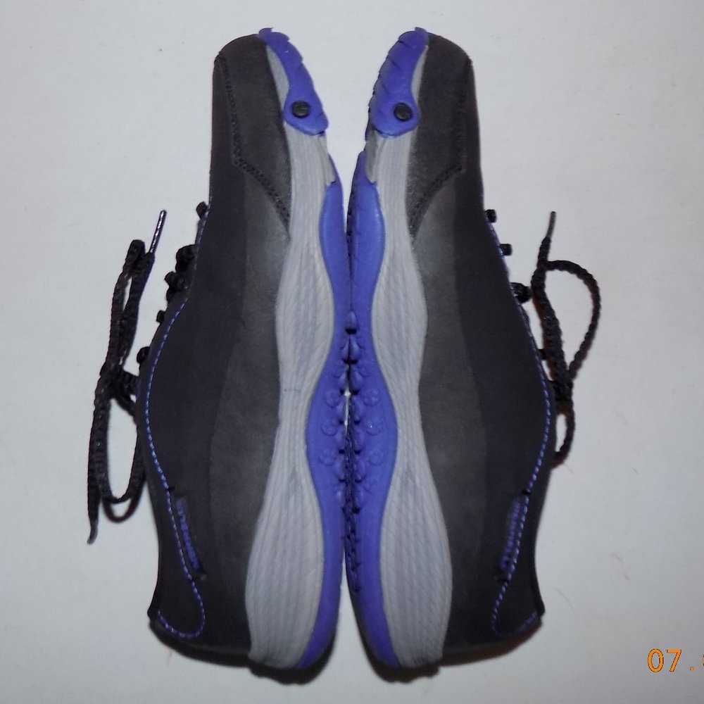 New Merrell All Out Burst Black US 6.5 (purple is not as bright as in photo